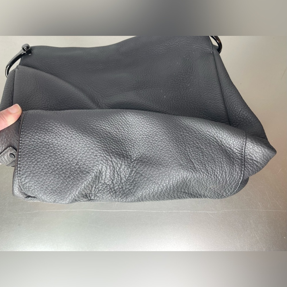 Vince Camuto Gray Pebbled Leather Boho Tote Bag Purse Zip Closure - Picture 4 of 10